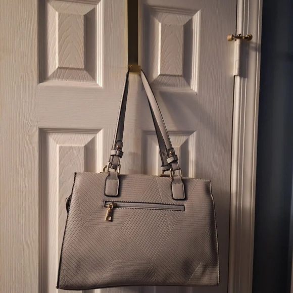 Chic Light Gray Shoulder Bag** - Picture 3 of 6